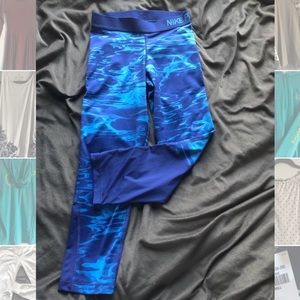 Blue nike cropped legging